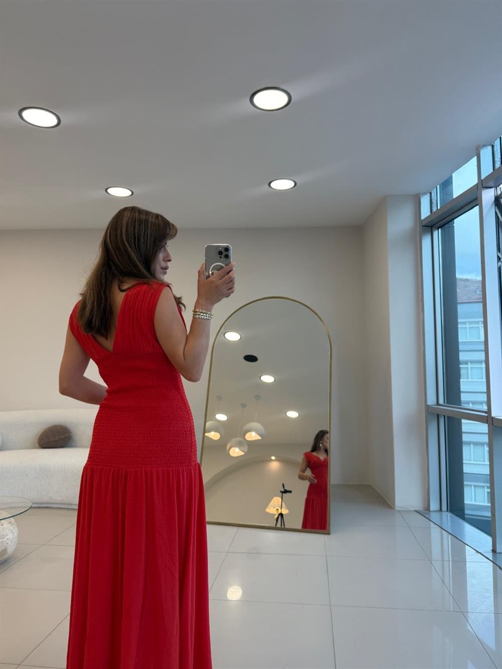 V YAKA BELDEN KORSAJLI ELBİSE KIRMIZI