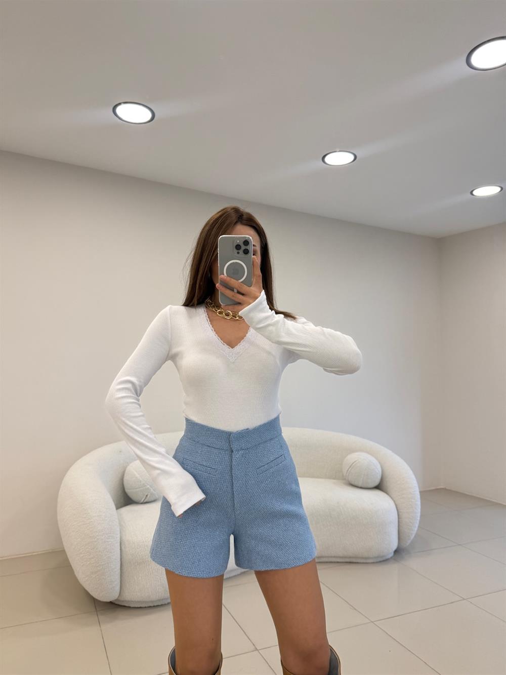 V YAKA DANTELLİ FİTİLLİ BLUZ