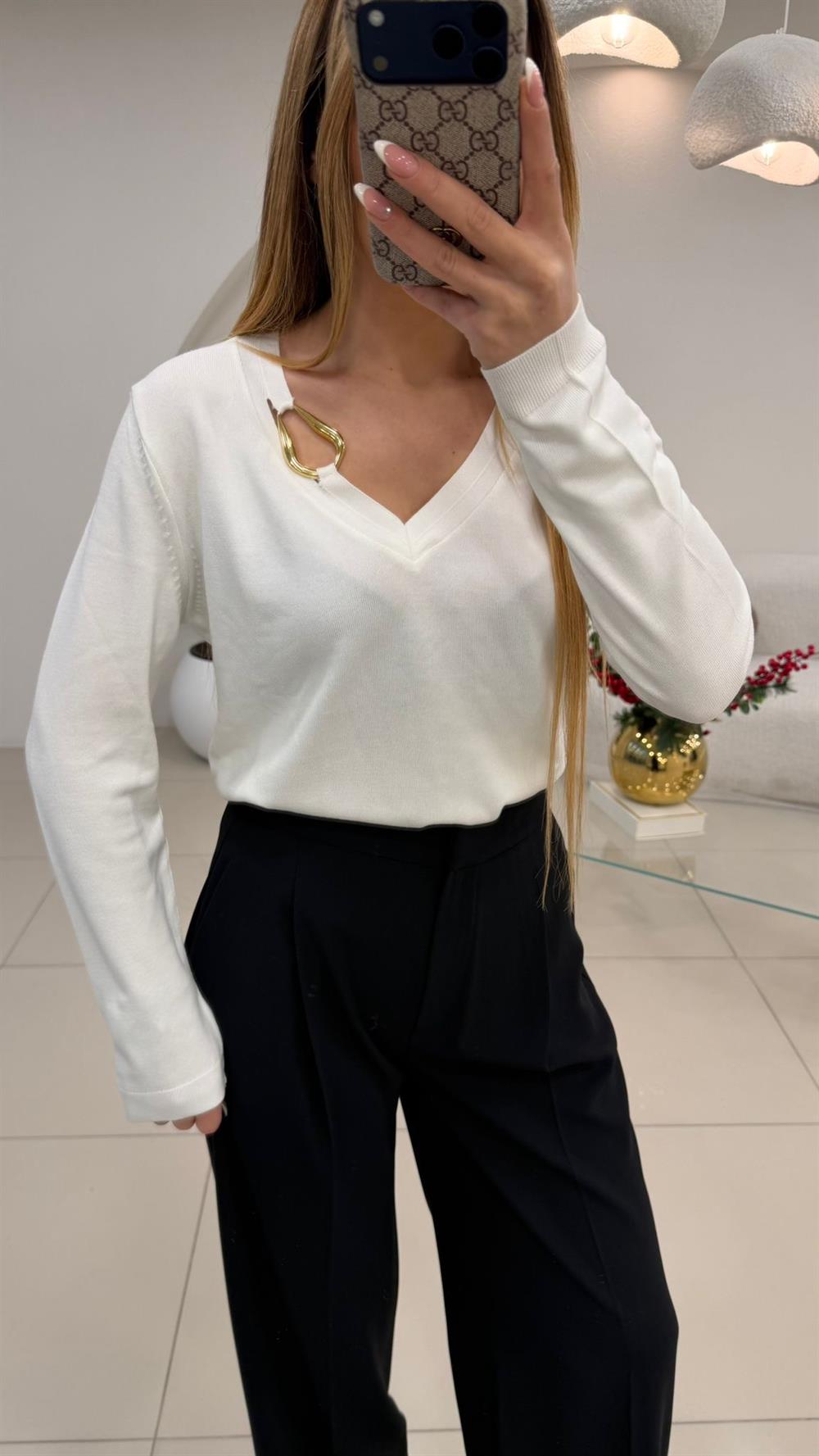 V YAKA GOLD AKSESUAR DETAYLI TRİKO KAZAK BEYAZ