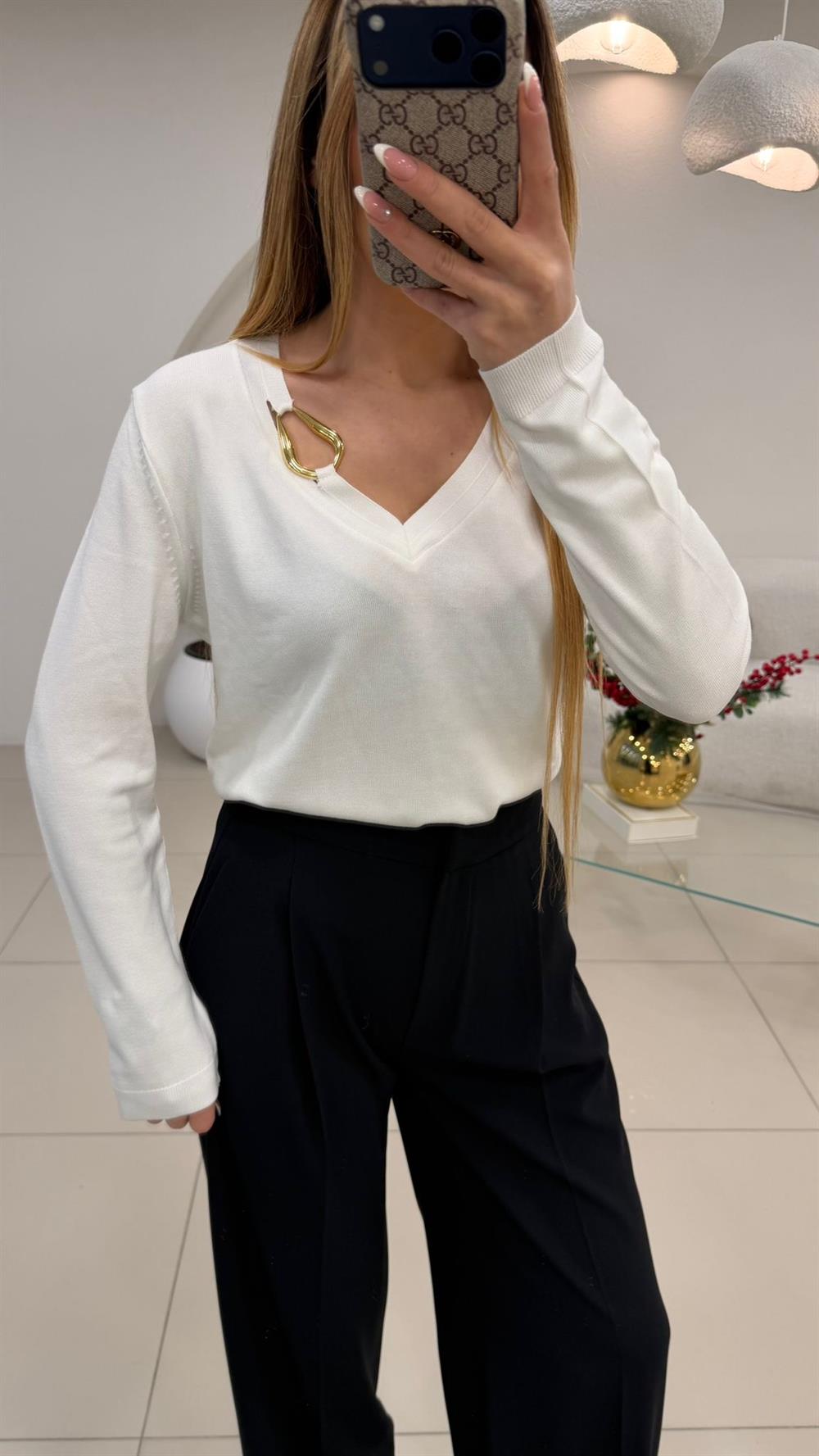 V YAKA GOLD AKSESUAR DETAYLI TRİKO KAZAK BEYAZ