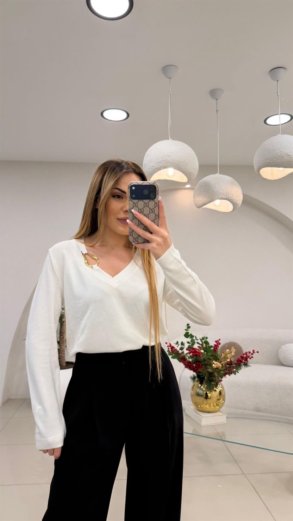 V YAKA GOLD AKSESUAR DETAYLI TRİKO KAZAK BEYAZ