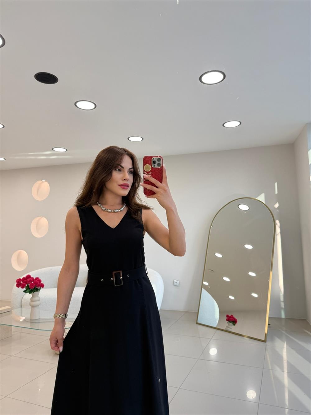 V YAKA KEMERLİ KETEN ELBİSE SİYAH