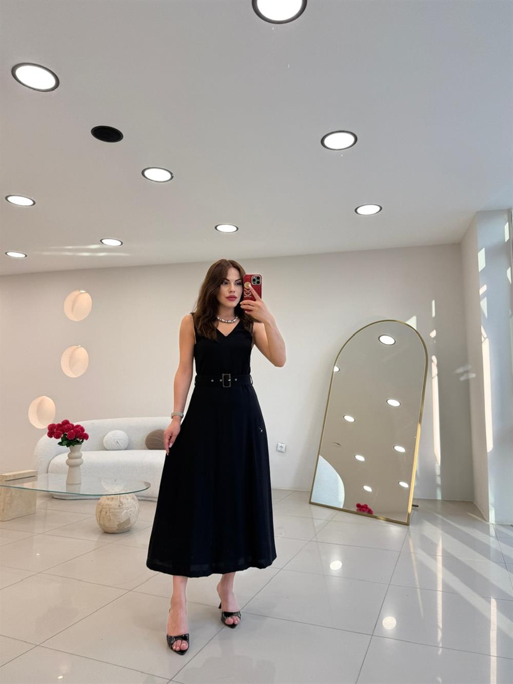 V YAKA KEMERLİ KETEN ELBİSE SİYAH