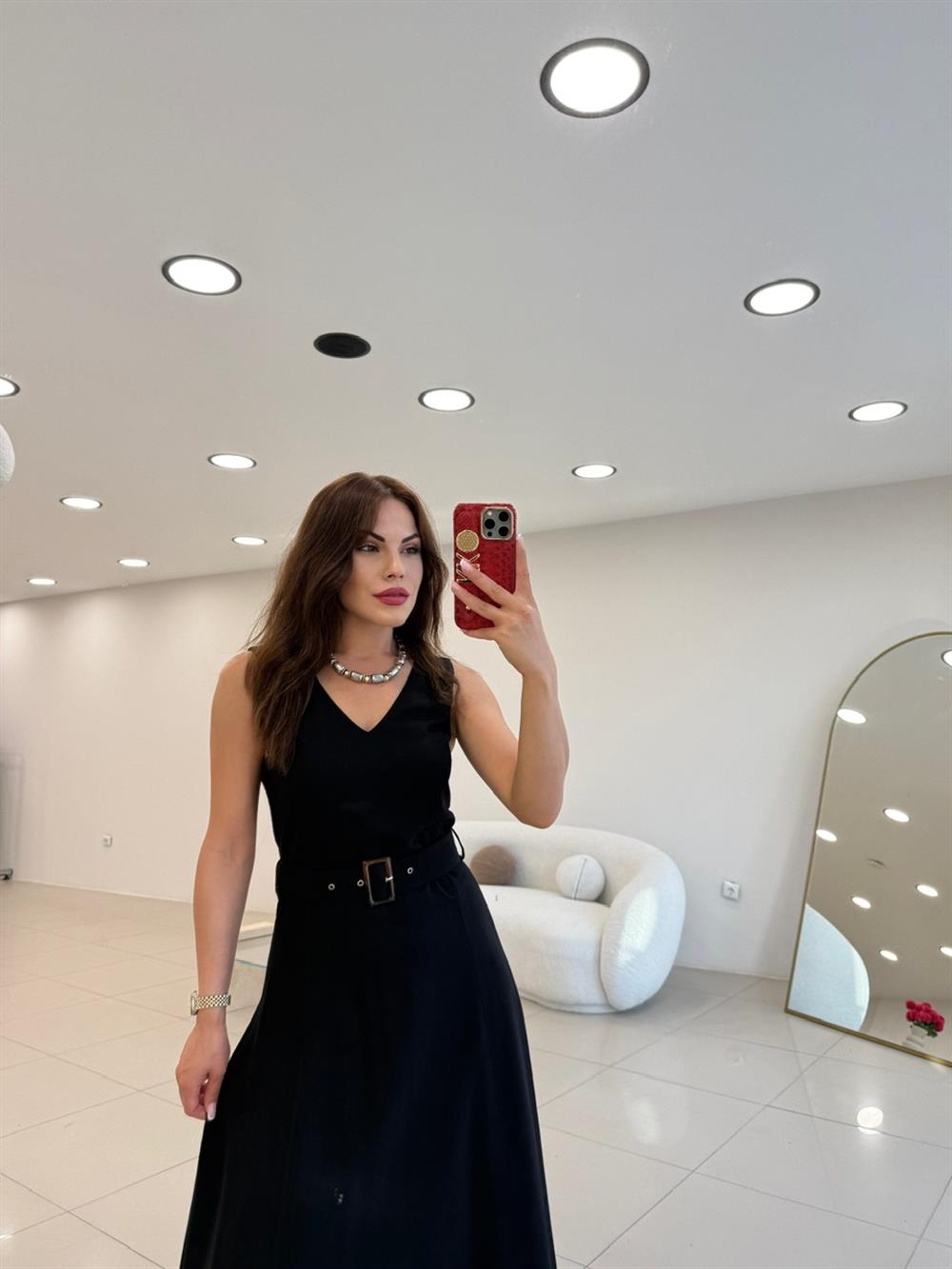 V YAKA KEMERLİ KETEN ELBİSE SİYAH