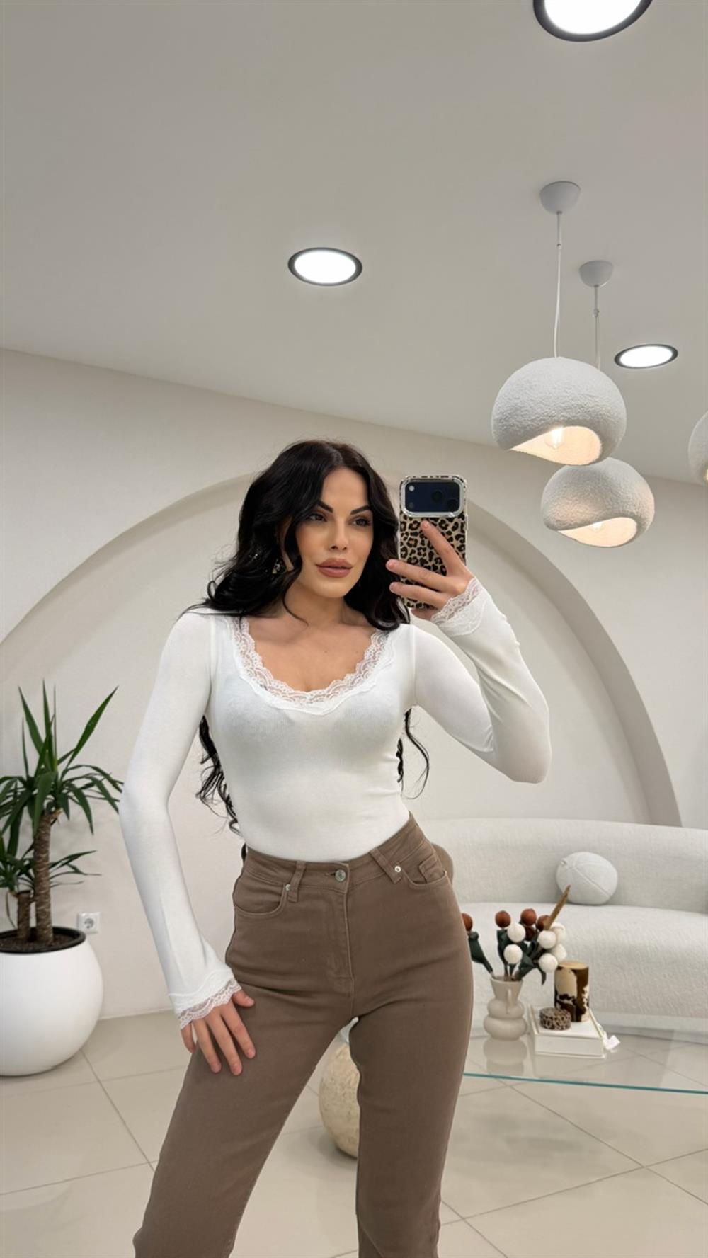 V YAKA KOL DANTELLİ PAMUK BLUZ BEYAZ