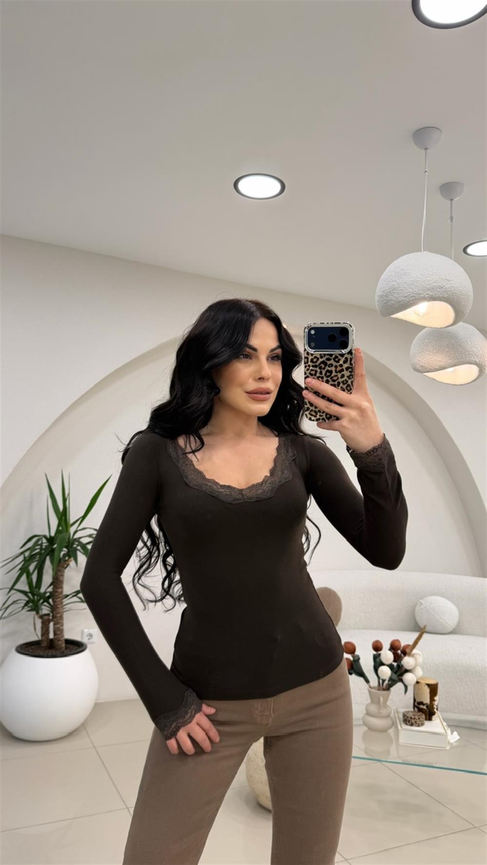 V YAKA KOL DANTELLİ PAMUK BLUZ KAHVE