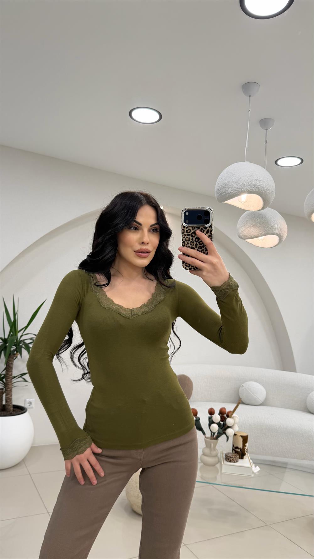 V YAKA KOL DANTELLİ PAMUK BLUZ  YEŞİL