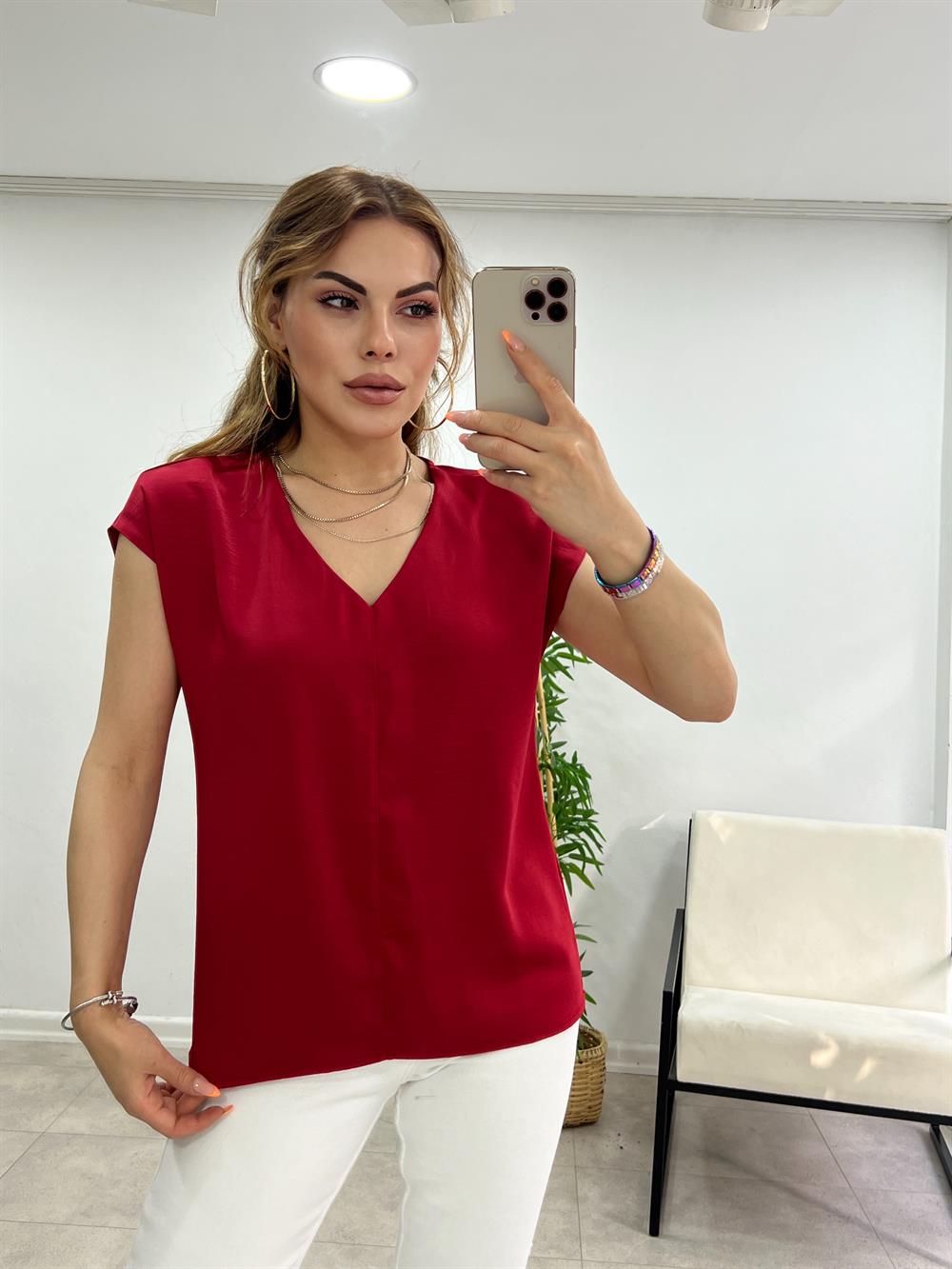 V Yaka Parlak Kumaş Bluz Kirmizi