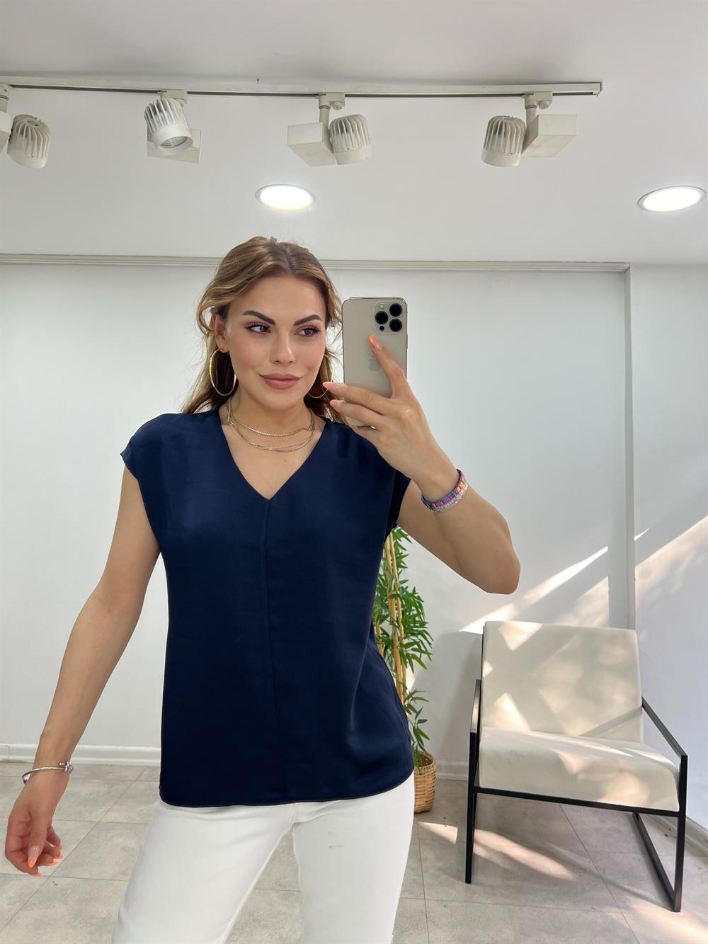 V Yaka Parlak Kumaş Bluz Laci̇vert