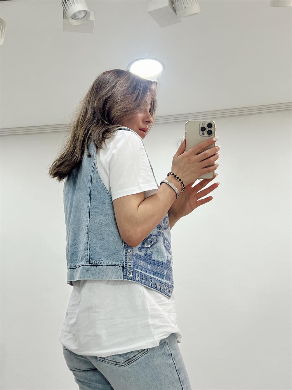 Vi̇ntage Tshi̇rtlü Yelek