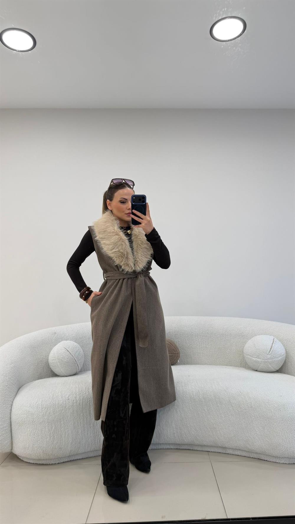 YAKA KÜRKLÜ UZUN KAŞE YELEK KAHVE