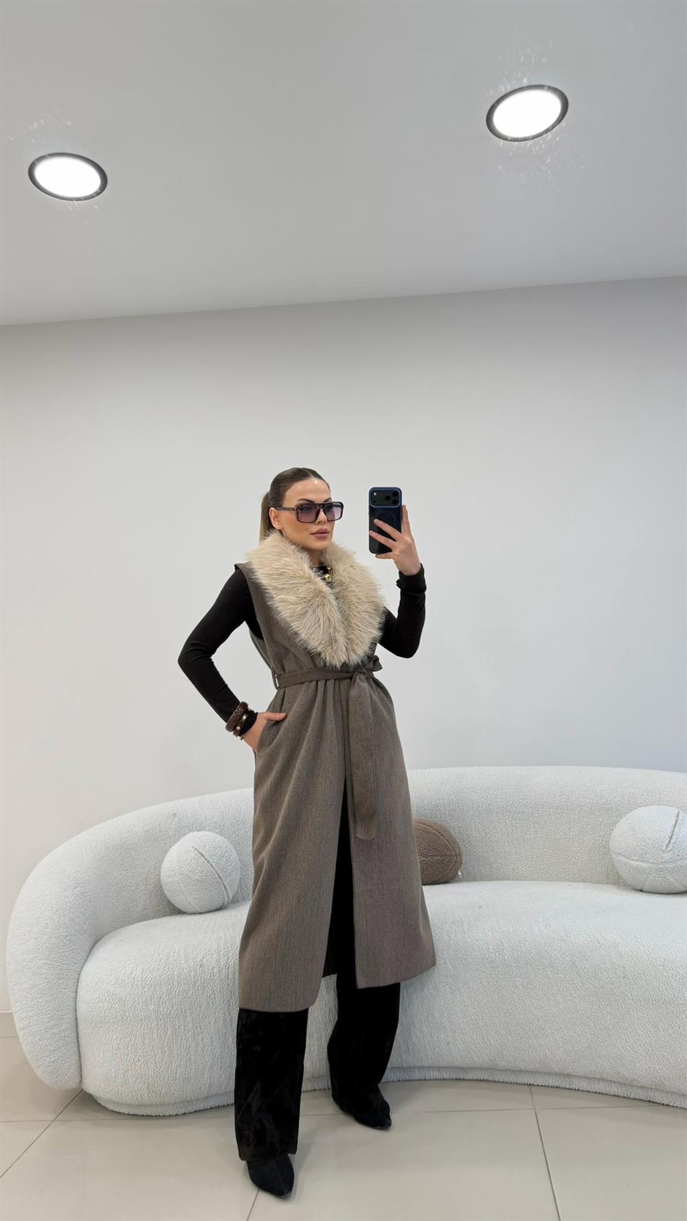 YAKA KÜRKLÜ UZUN KAŞE YELEK KAHVE