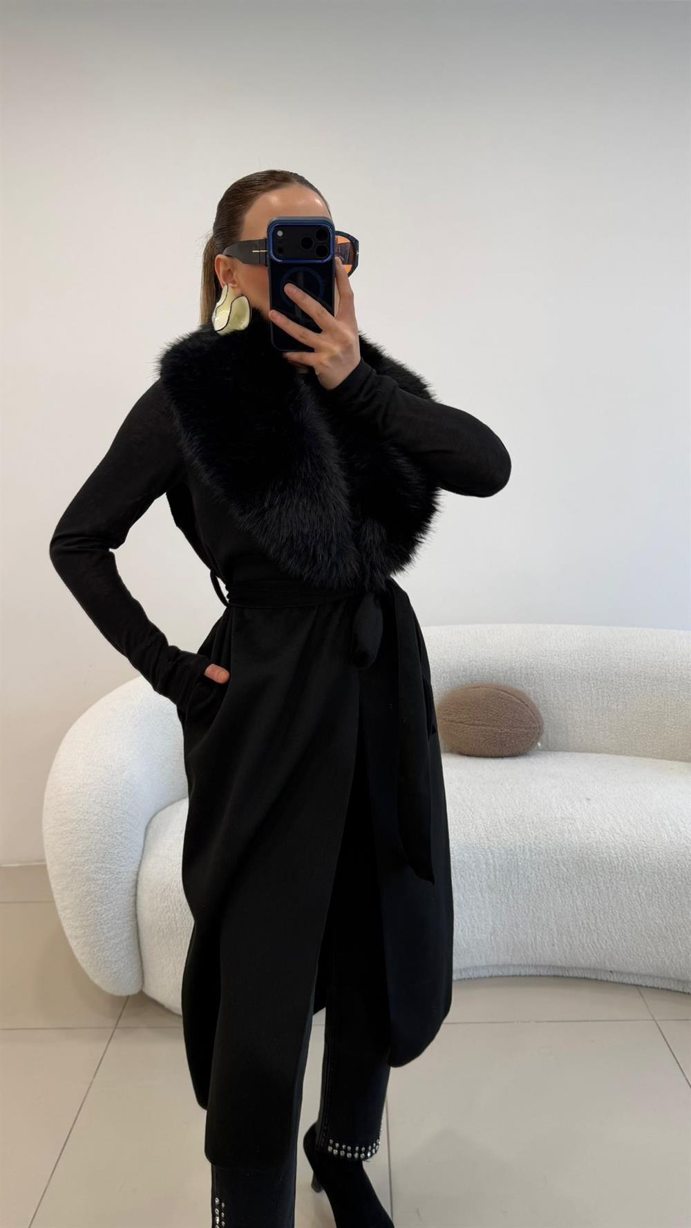 YAKA KÜRKLÜ UZUN KAŞE YELEK SİYAH