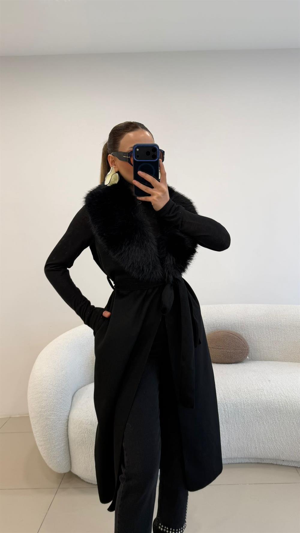 YAKA KÜRKLÜ UZUN KAŞE YELEK SİYAH