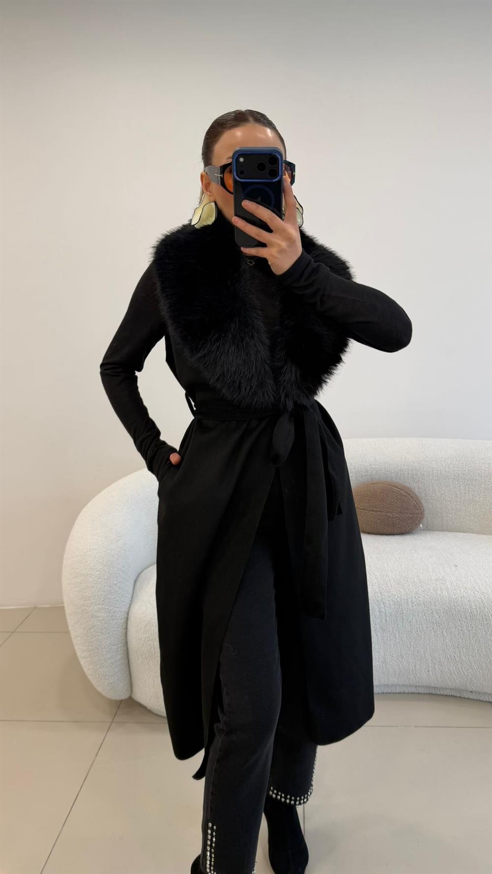 YAKA KÜRKLÜ UZUN KAŞE YELEK SİYAH