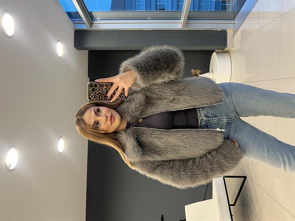 Yakali Fermuarli Gri̇ Kürk