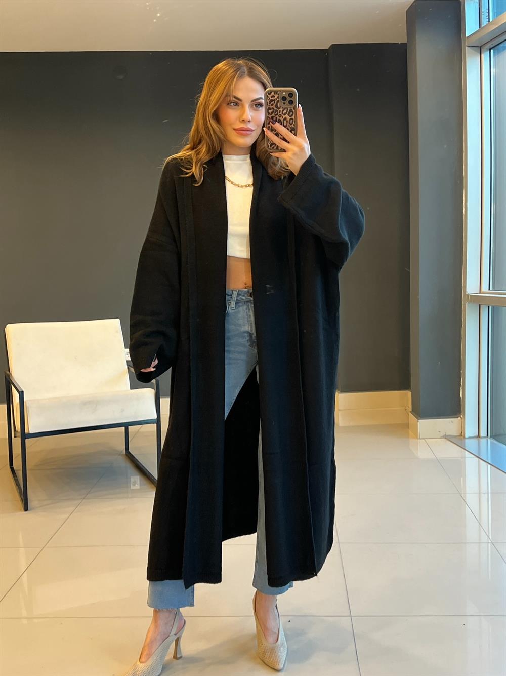 Yakali Si̇yah Uzun Hirka