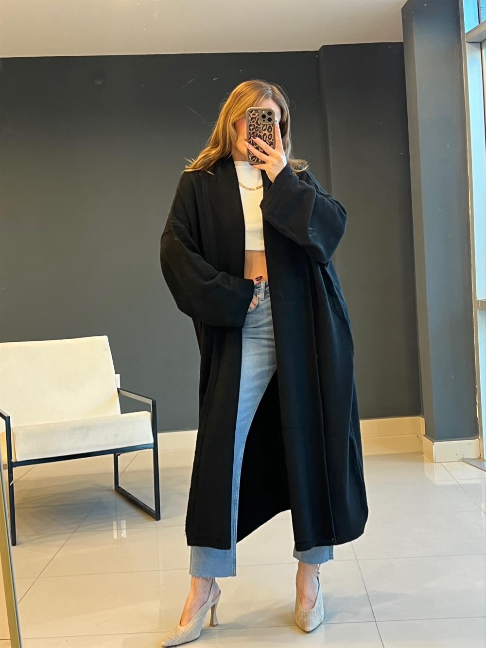 Yakali Si̇yah Uzun Hirka