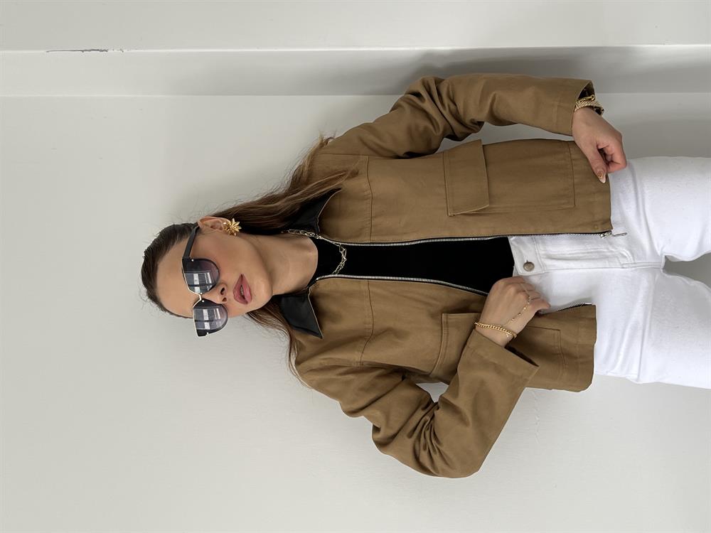 Yakasi Deri̇ Fermuarli Ceket