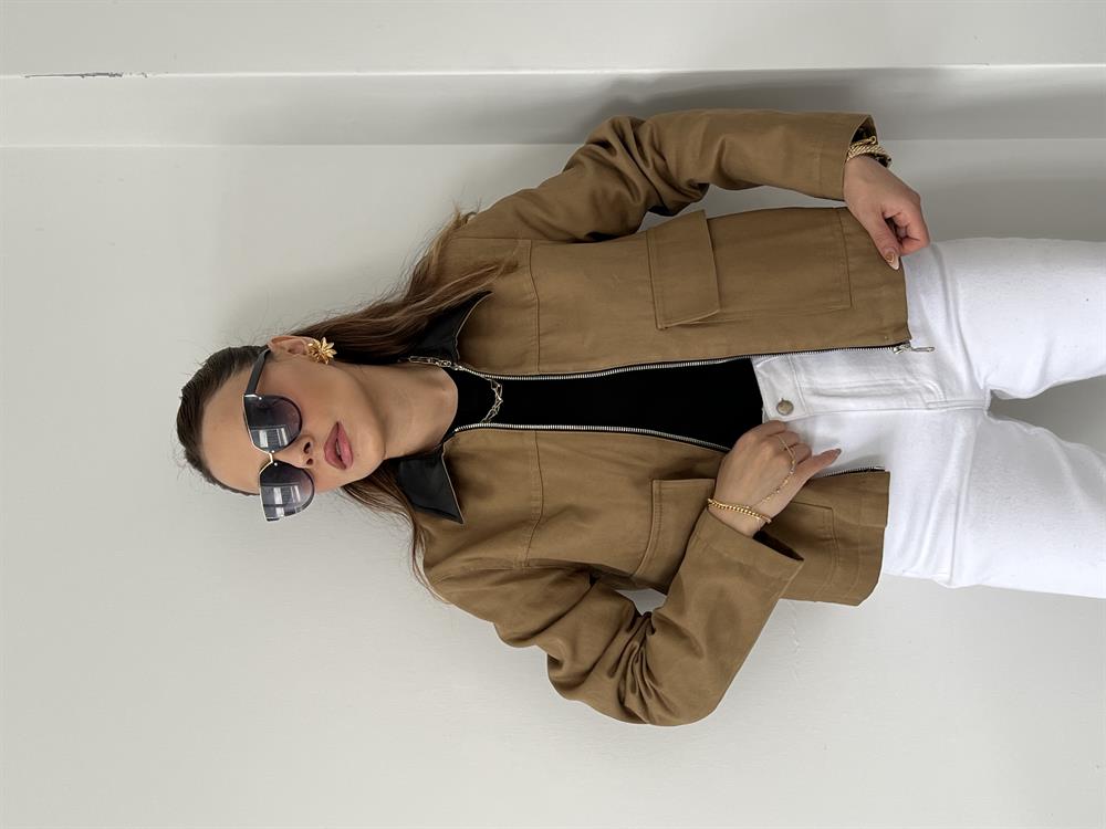 Yakasi Deri̇ Fermuarli Ceket