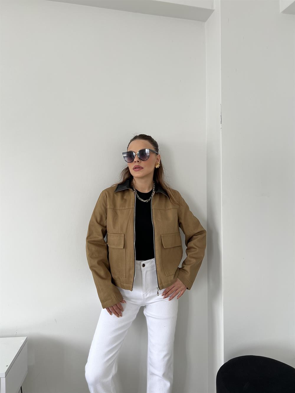 Yakasi Deri̇ Fermuarli Ceket