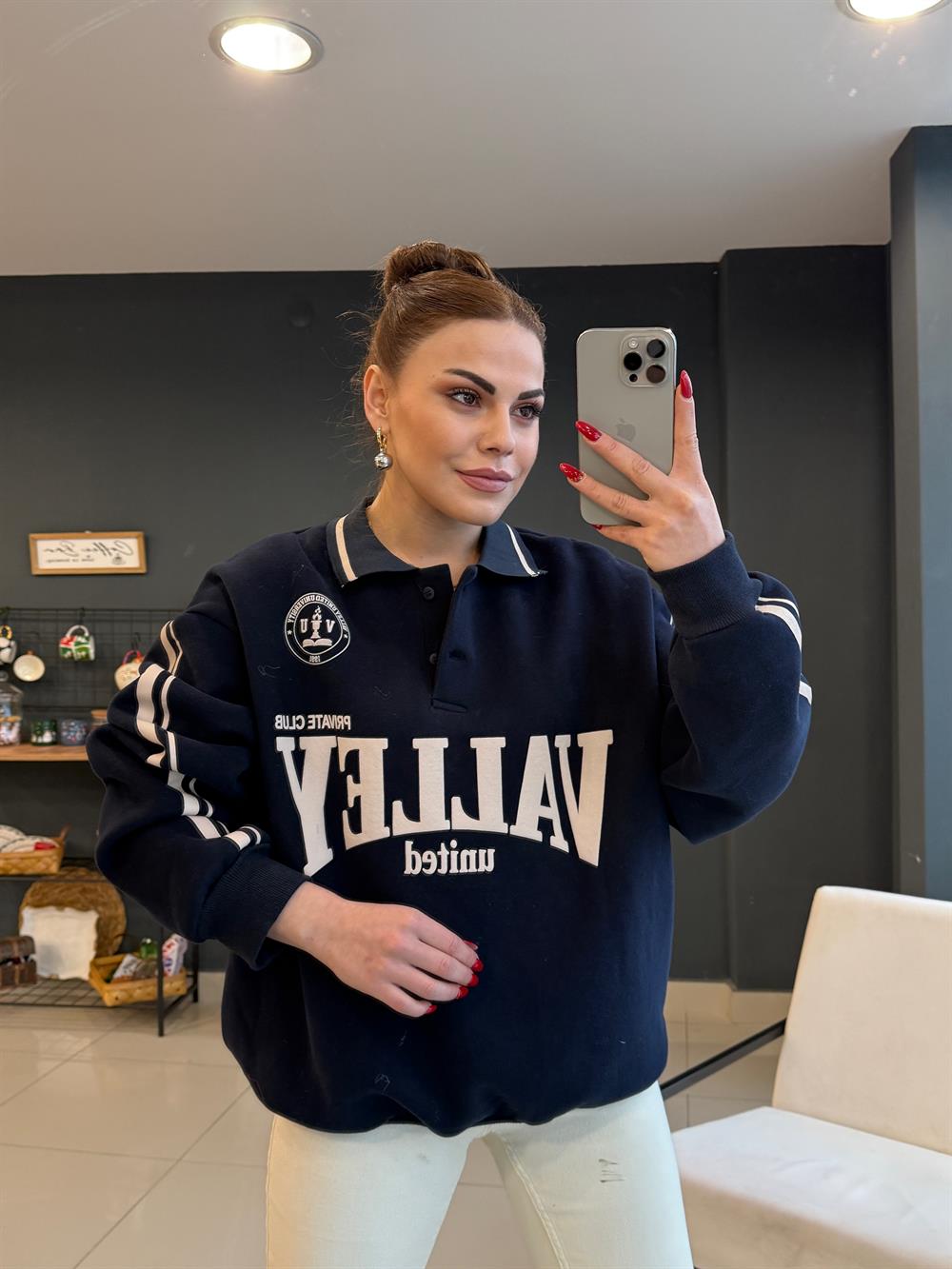 Yakasi Düğmeli̇ Laci̇vert Sweatshirt