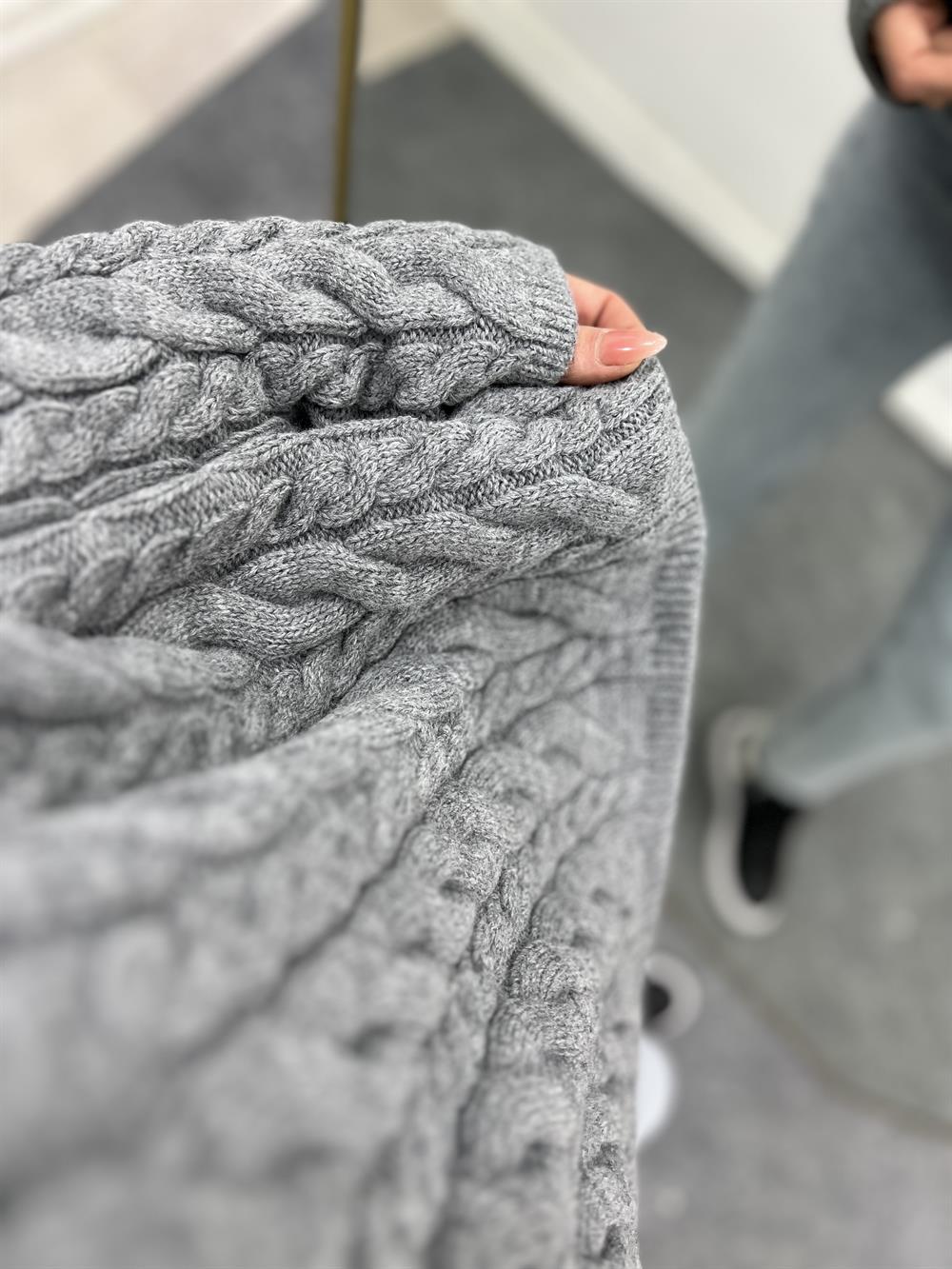 Yakasi Fermuarli Gri̇ Kazak