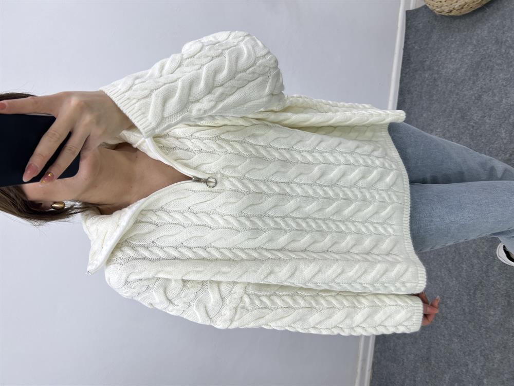 Yakasi Fermuarli Ekru Kazak