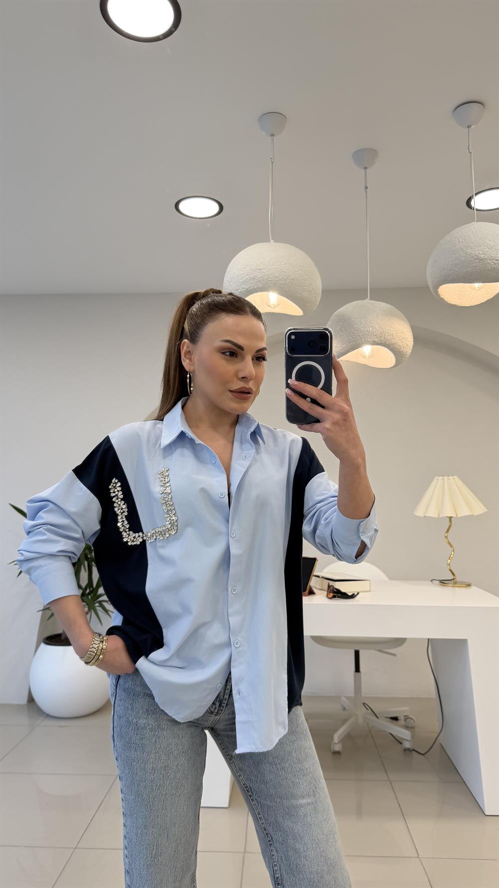 YANLARI LACİVERT  ŞERİTLİ TAŞLI POPLİN GÖMLEK MAVİ