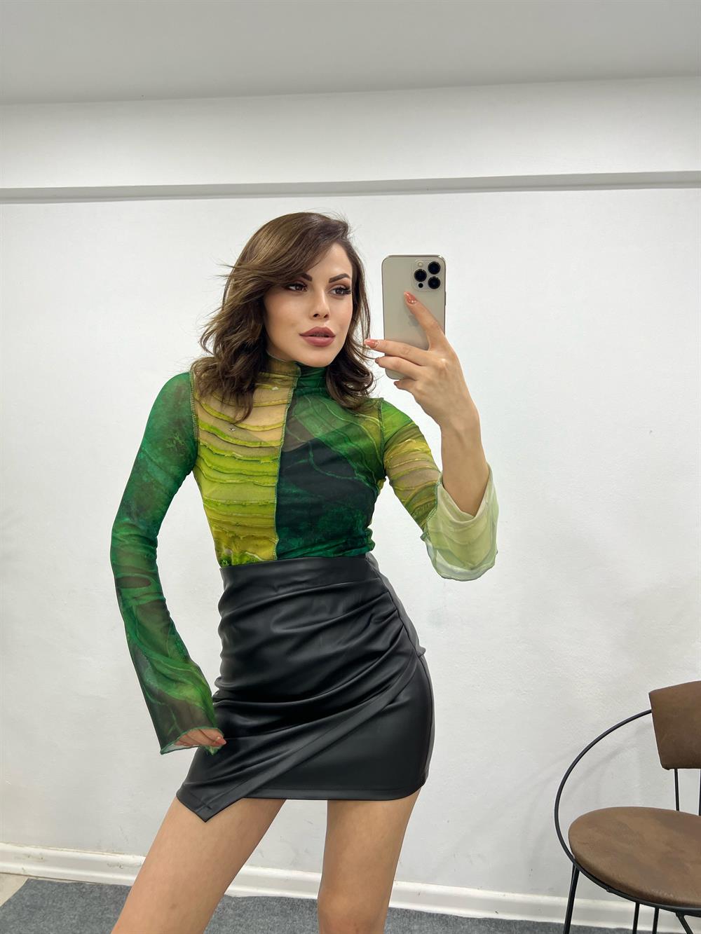 Yeşi̇l Desenli̇ Tül Bluz