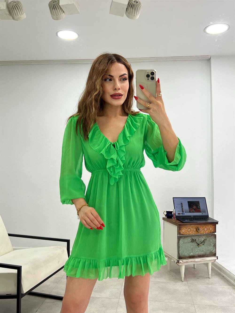 Yeşi̇l Firfirli Şifon Elbi̇se