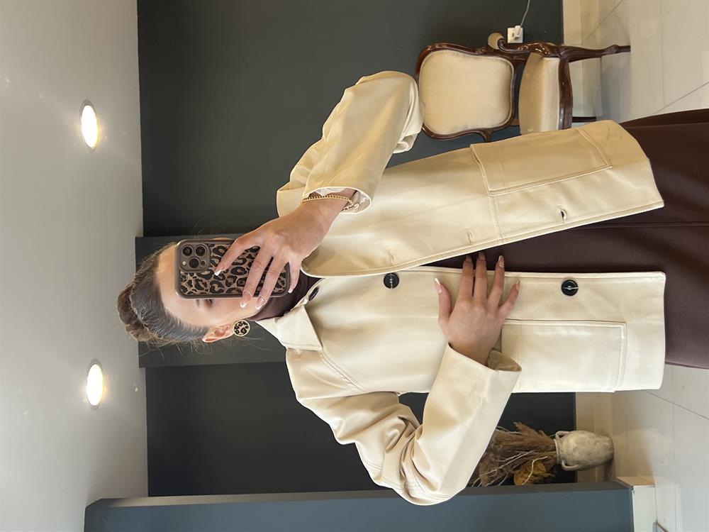 Yumuşak Deri̇ Ceket Taş