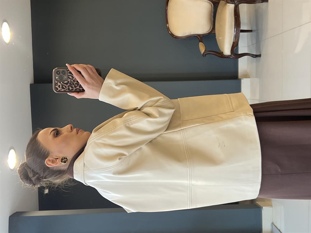 Yumuşak Deri̇ Ceket Taş