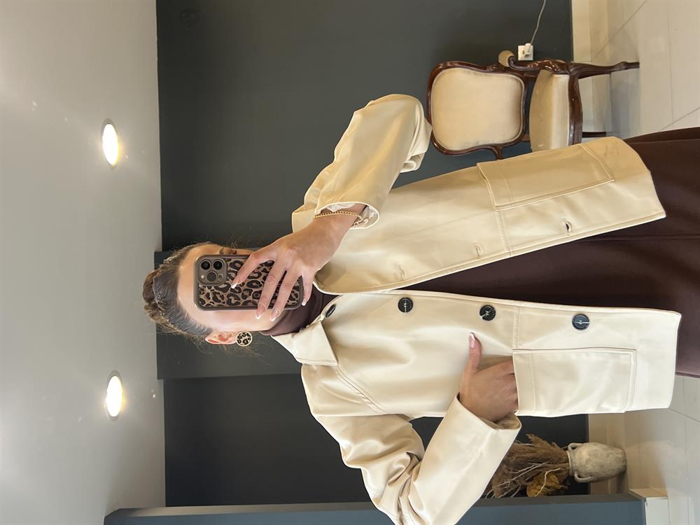 Yumuşak Deri̇ Ceket Taş