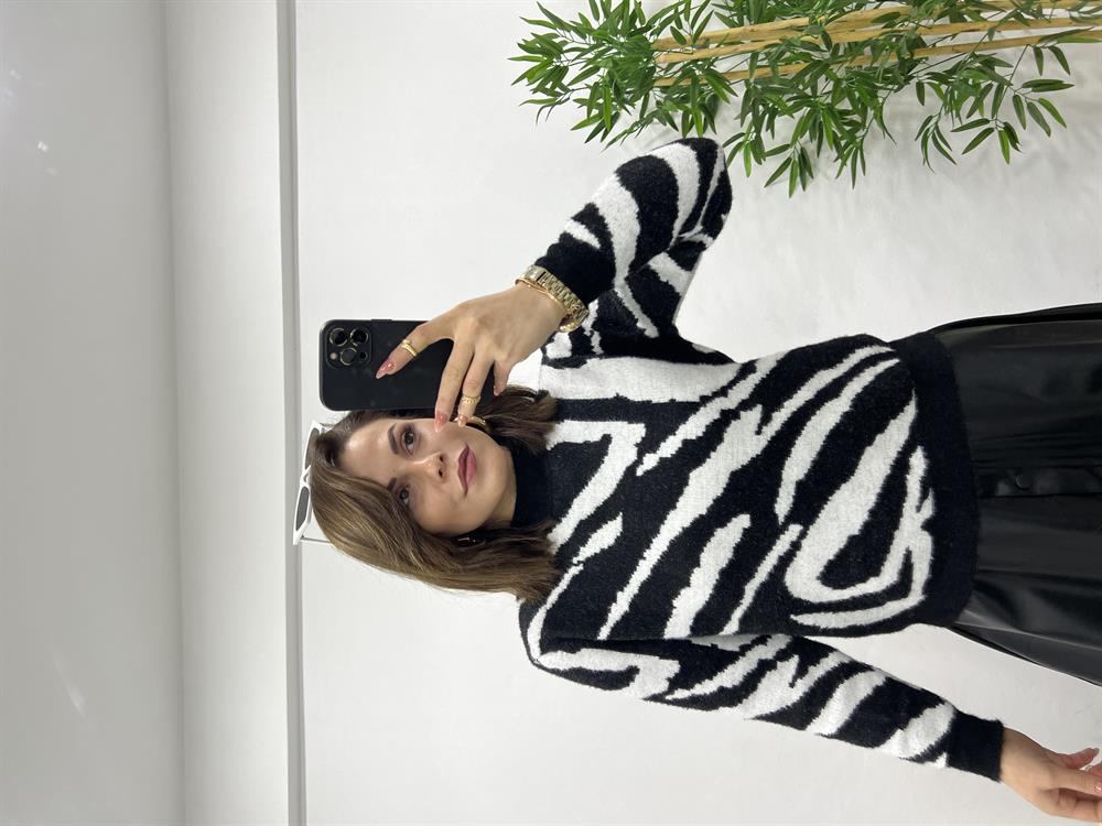 Zebra Desen Çi̇zgi̇li̇ Yumoş Tri̇ko