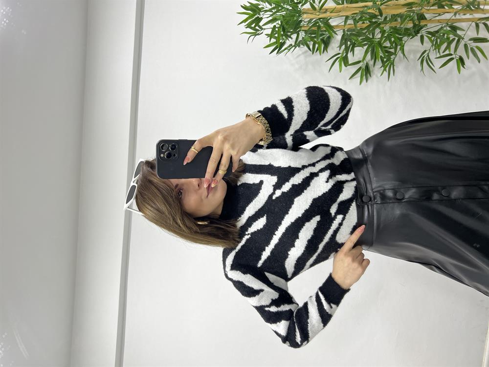 Zebra Desen Çi̇zgi̇li̇ Yumoş Tri̇ko