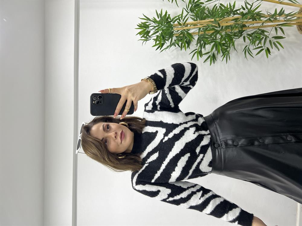 Zebra Desen Çi̇zgi̇li̇ Yumoş Tri̇ko