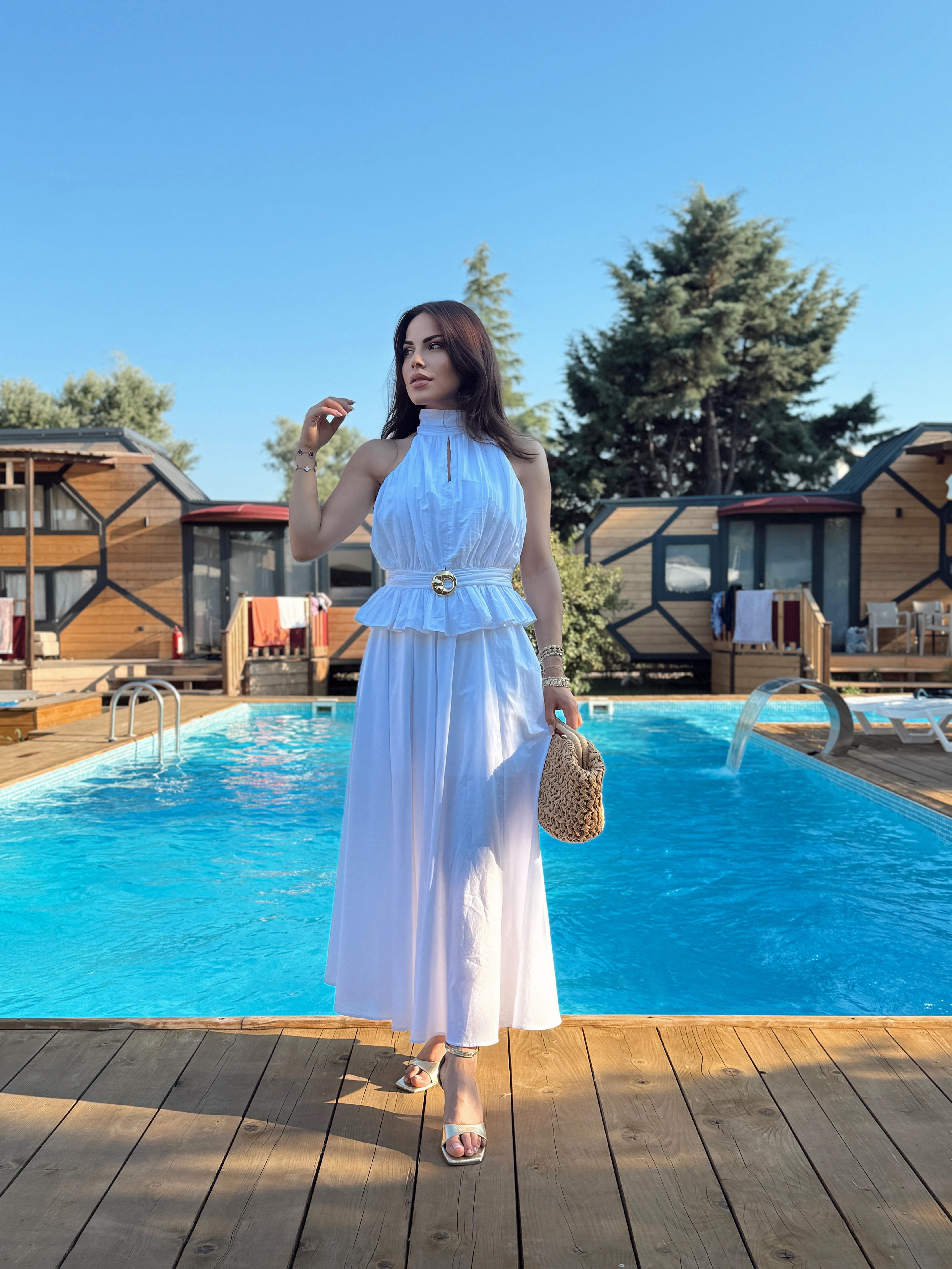 AKSESUAR DETAYLI ETEKLİ BEYAZ TAKIM