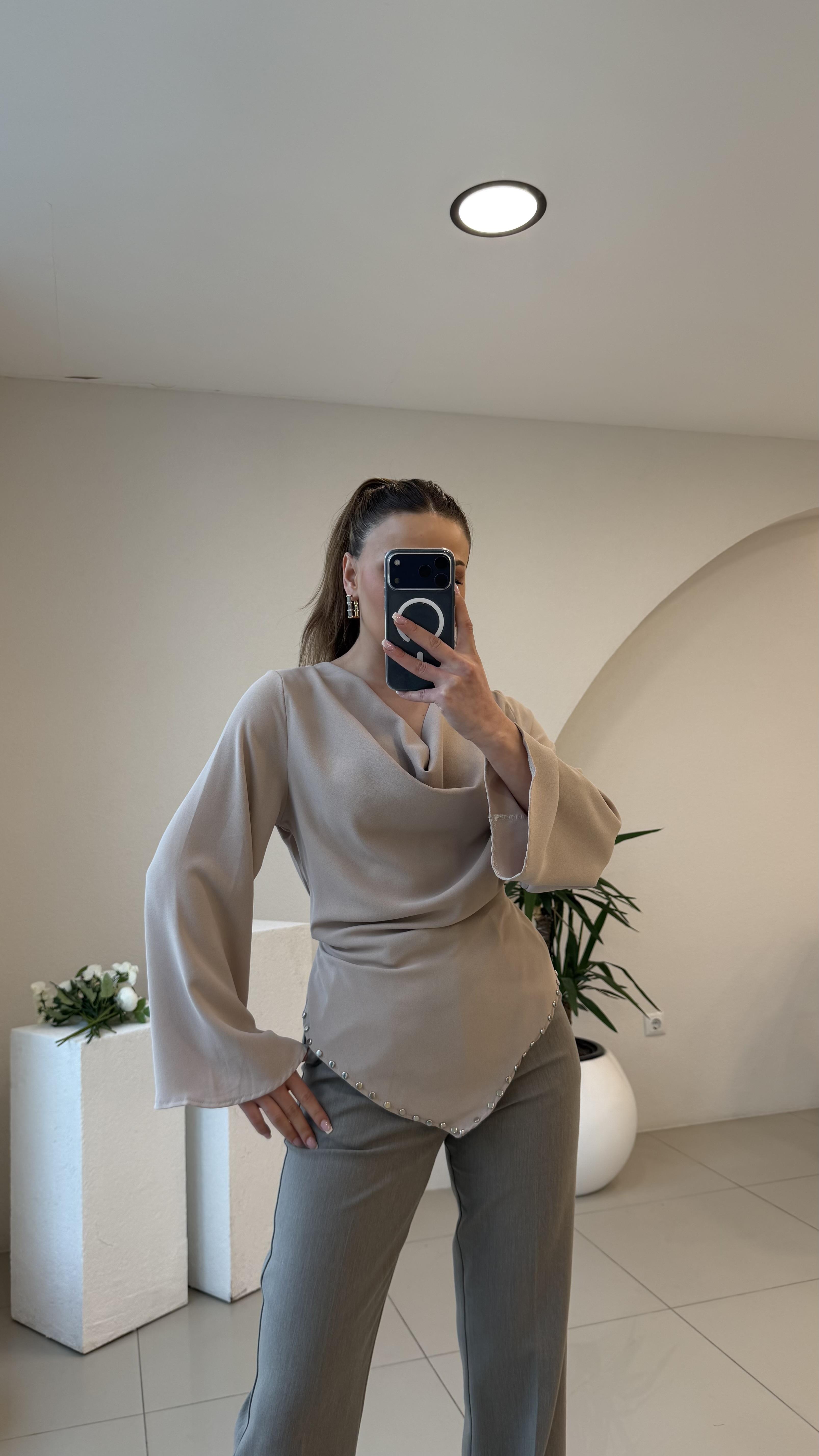 ARKADAN BAĞLAMALI DEGAJE BLUZ TAŞ