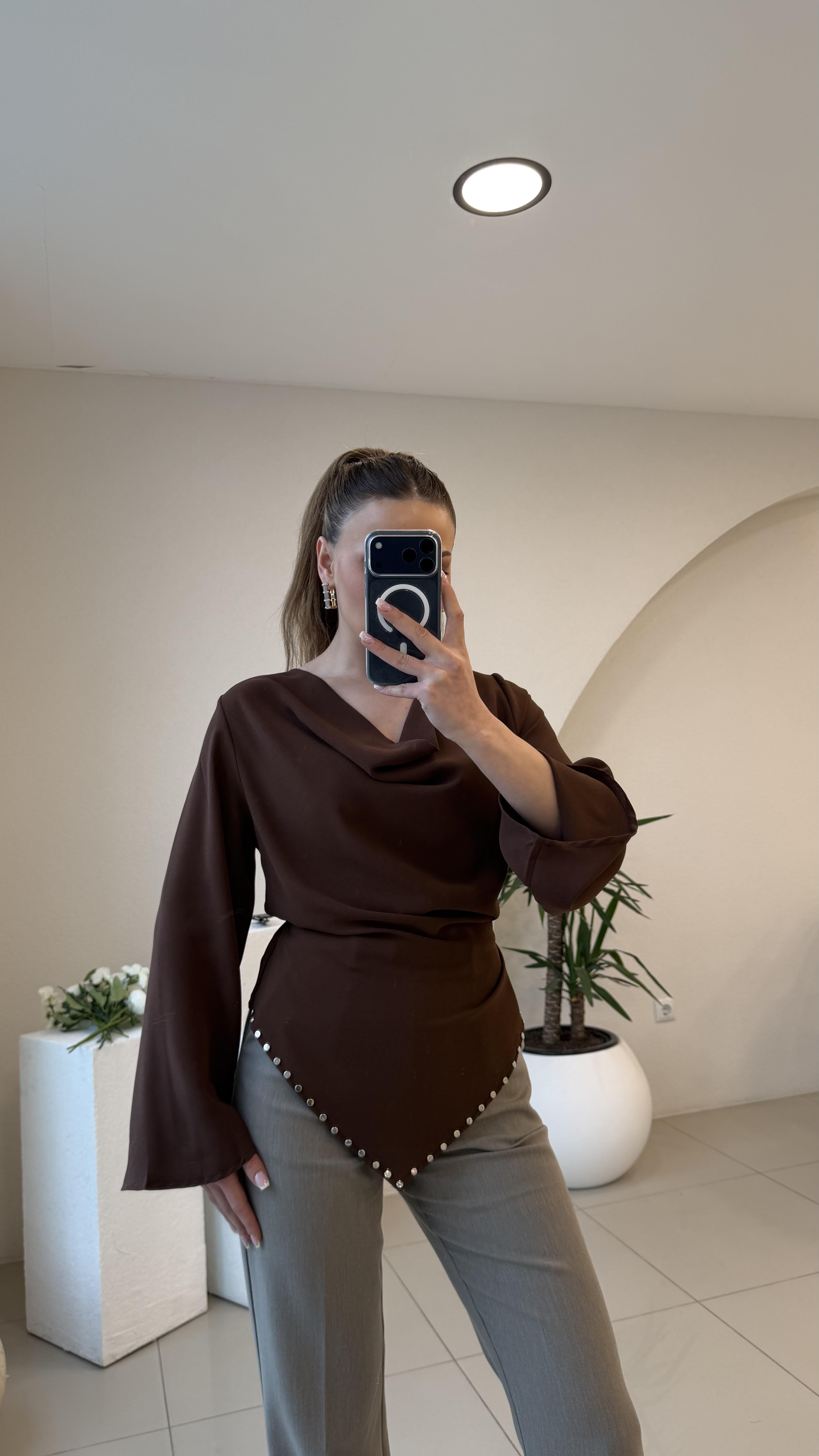 ARKADAN BAĞLANALI DEGAJE BLUZ KAHVE 