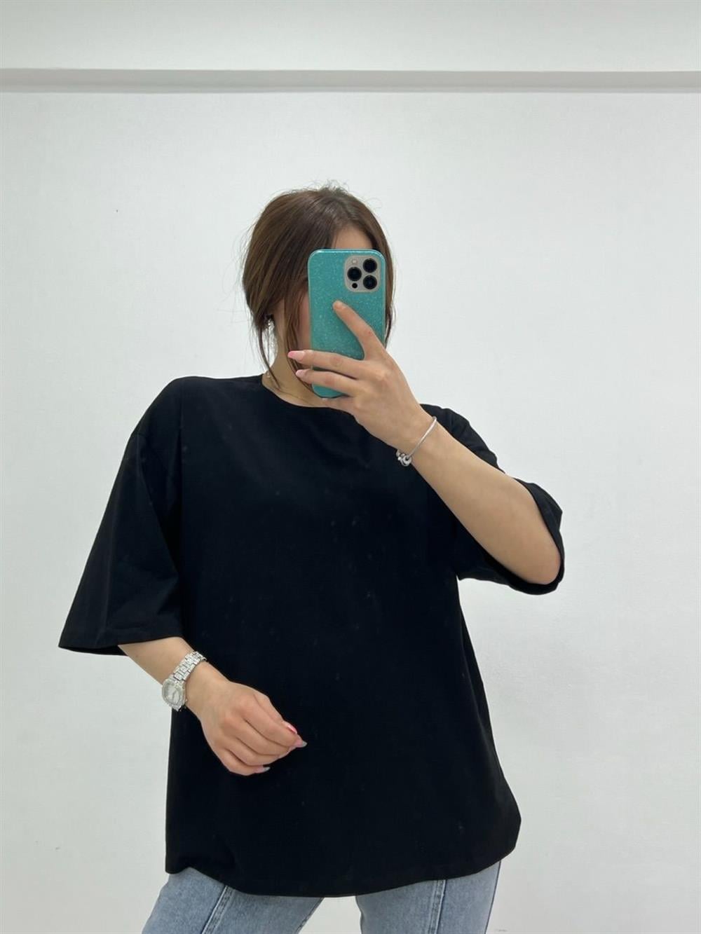 ARKASI YAZILI SİYAH BASİC TİŞÖRT