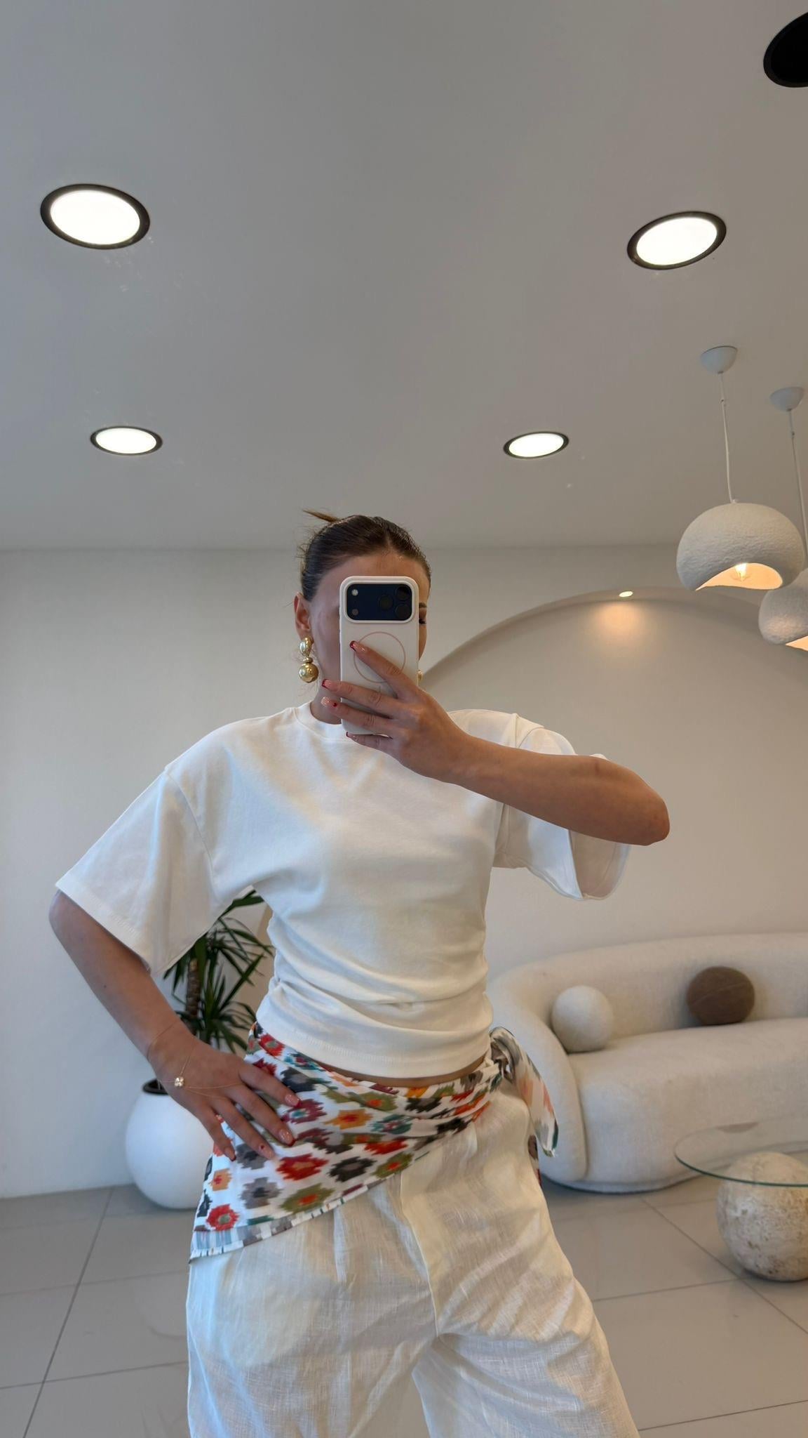 BEL OTURTMALI KISA KOL TSHIRT BEYAZ 