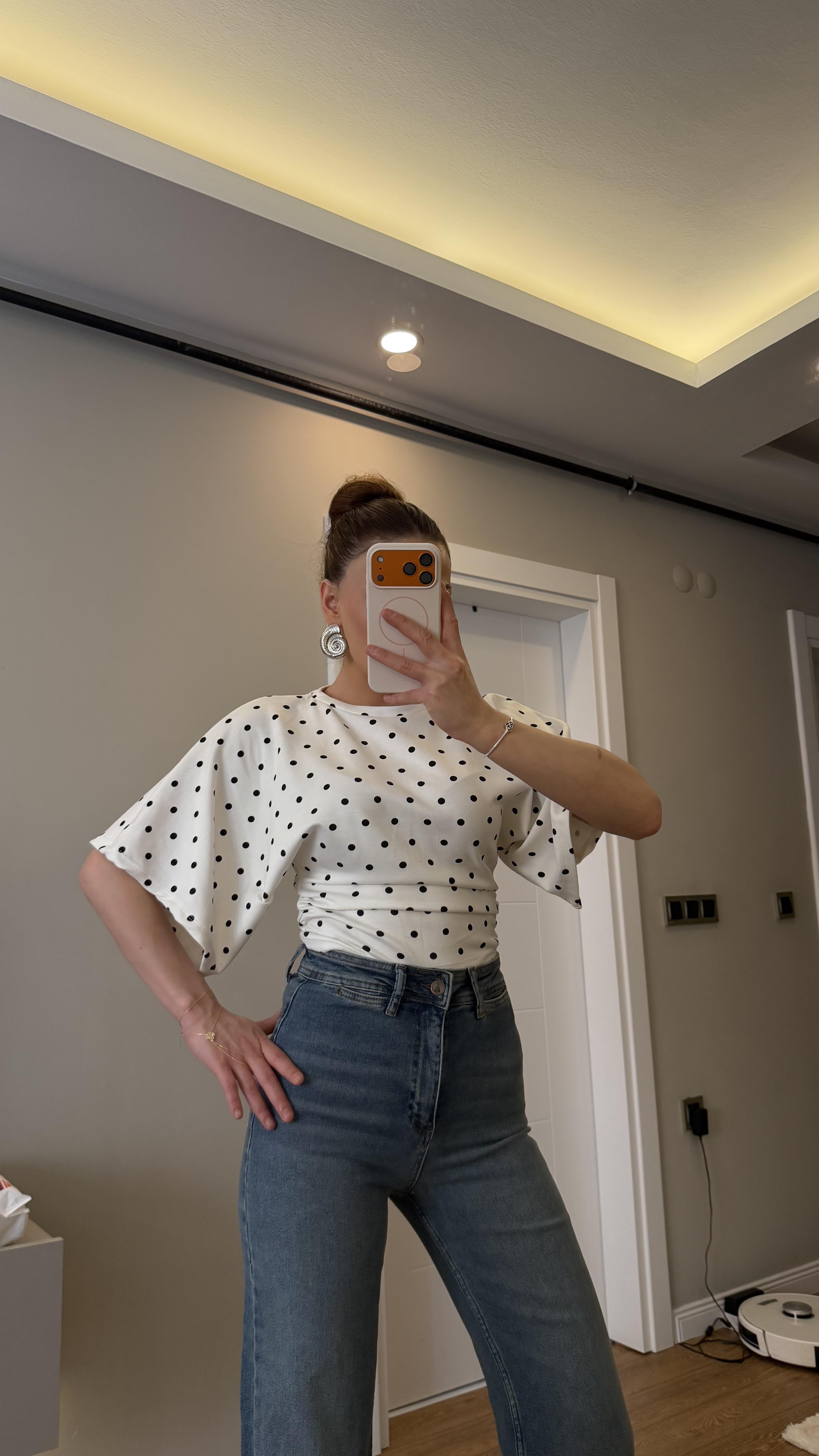 Bel Oturtmalı Puantiyeli Bluz Beyaz