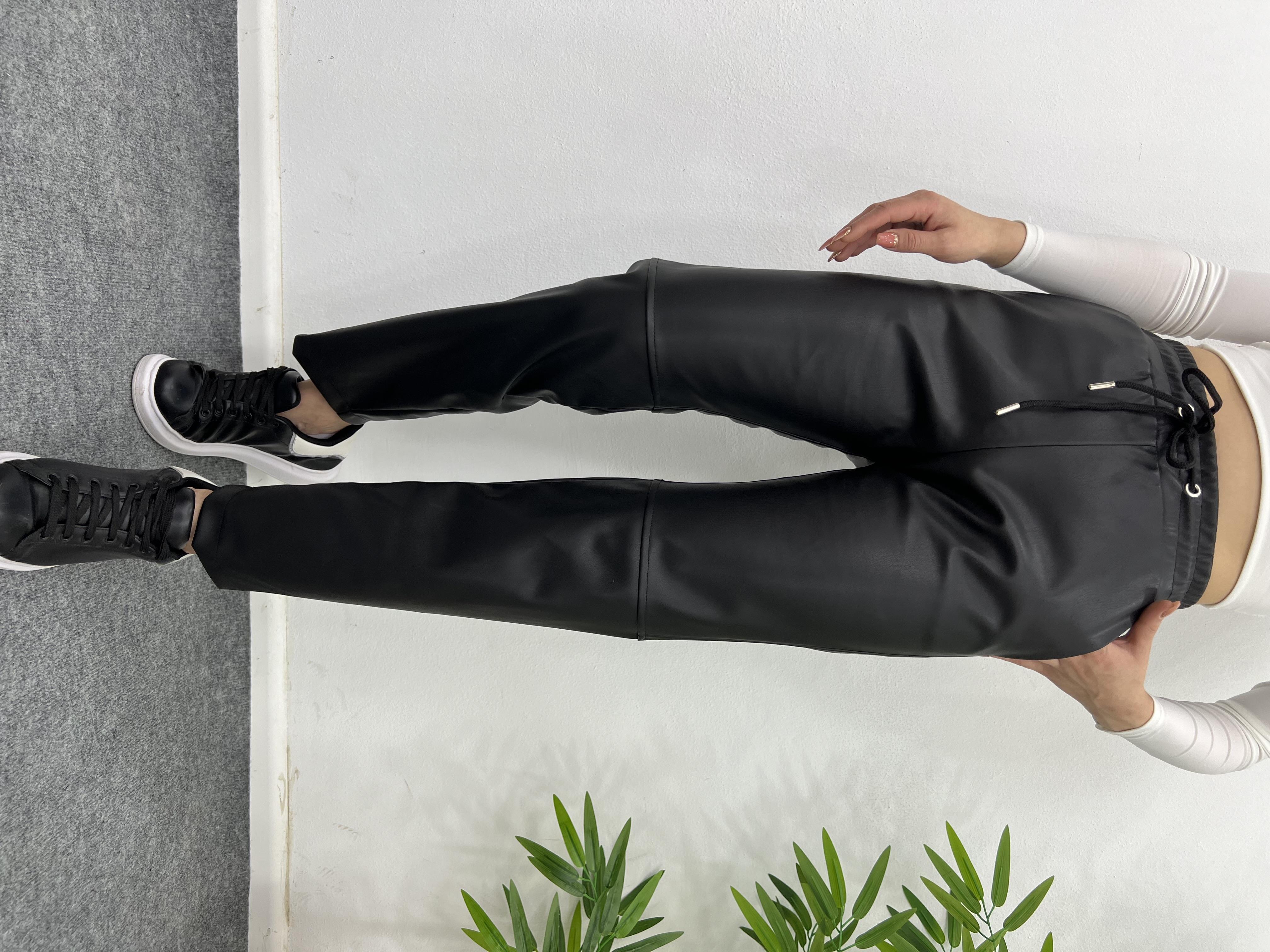 BELİ LASTİKLİ SİYAH DERİ PANTOLON