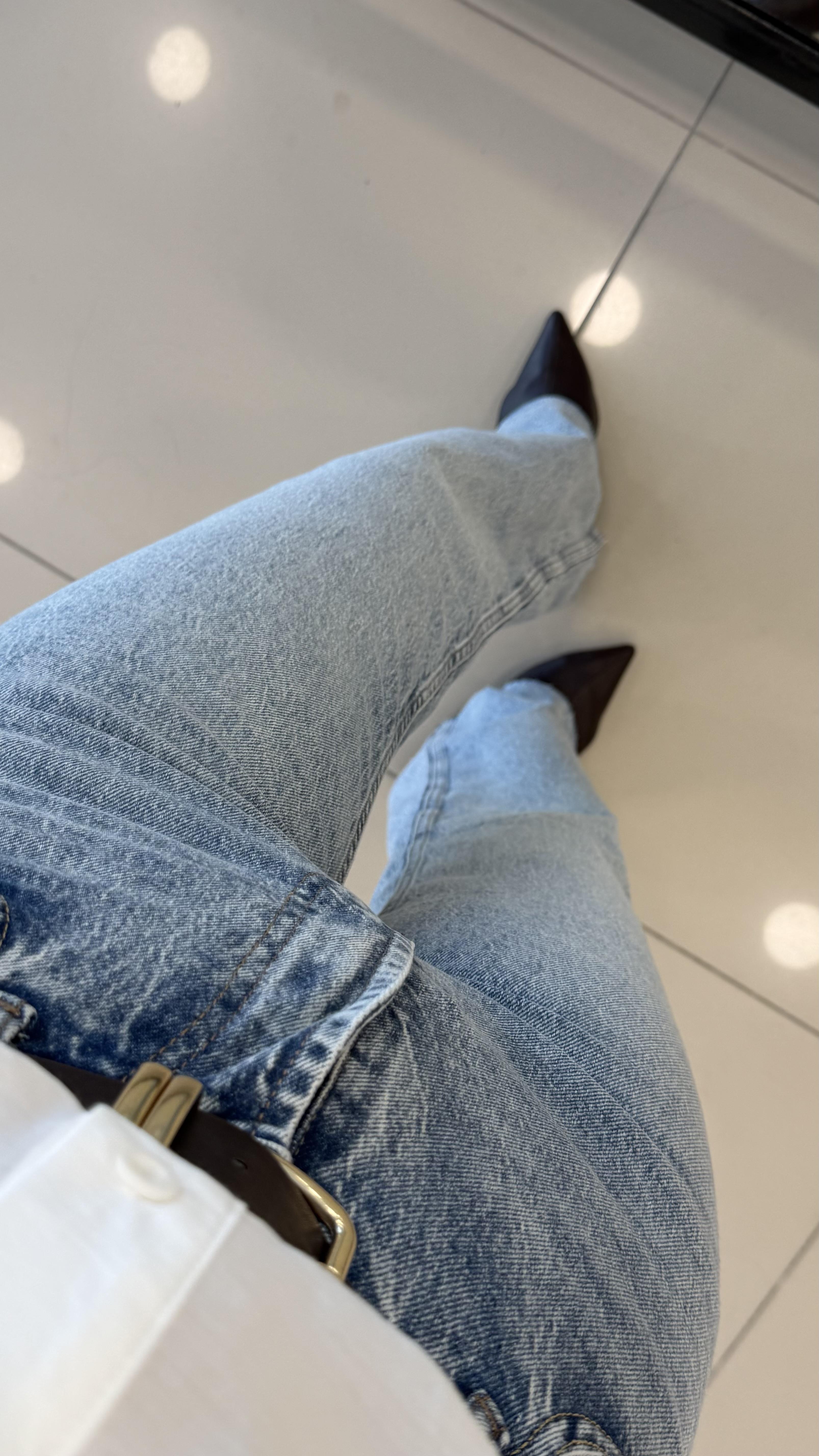 BOL PAÇA TAŞLANMIŞ BUZ MAVİ JEAN 