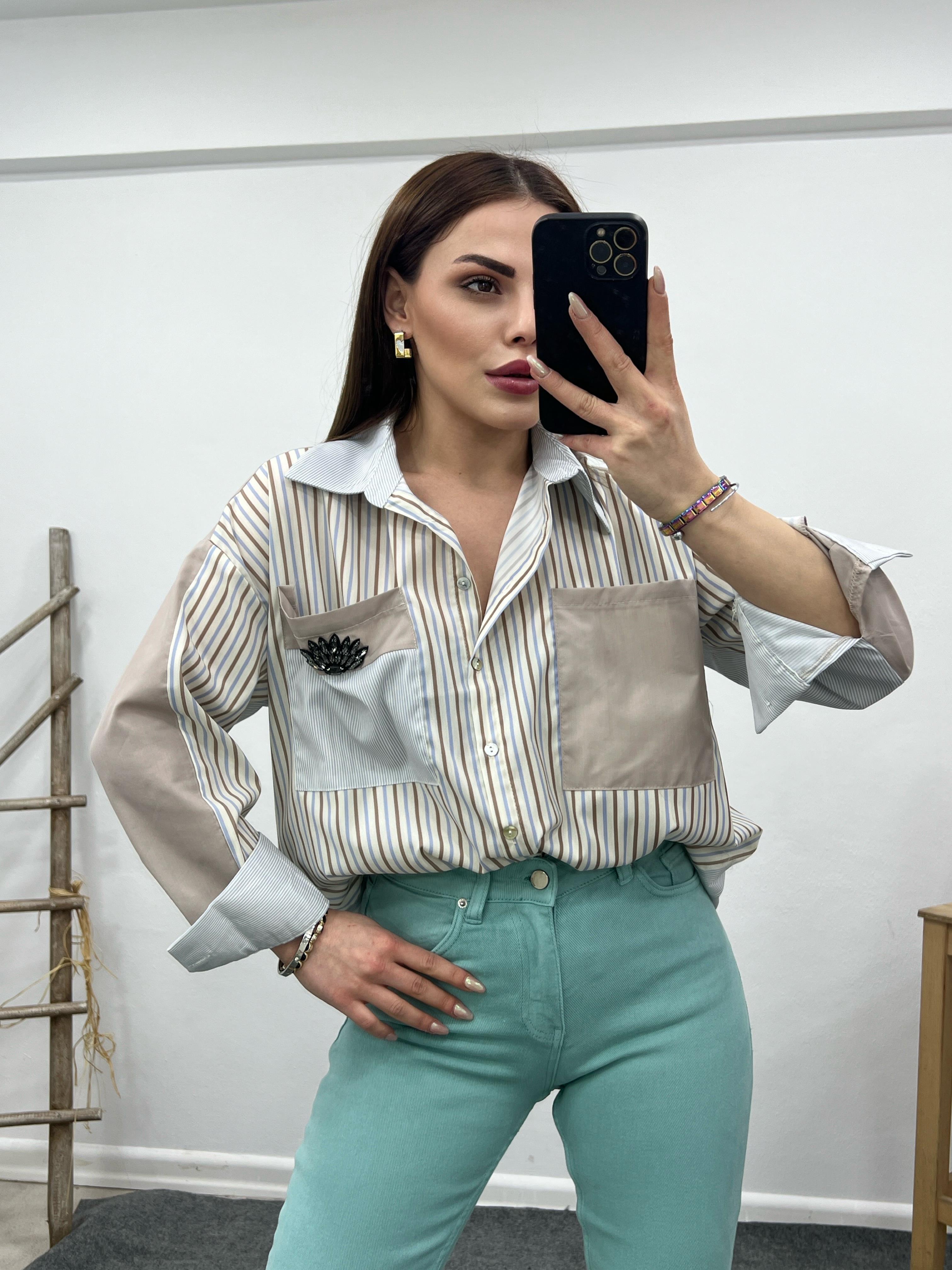 CEBİ TAŞLI ÇİZGİLİ TASARIM GÖMLEK 