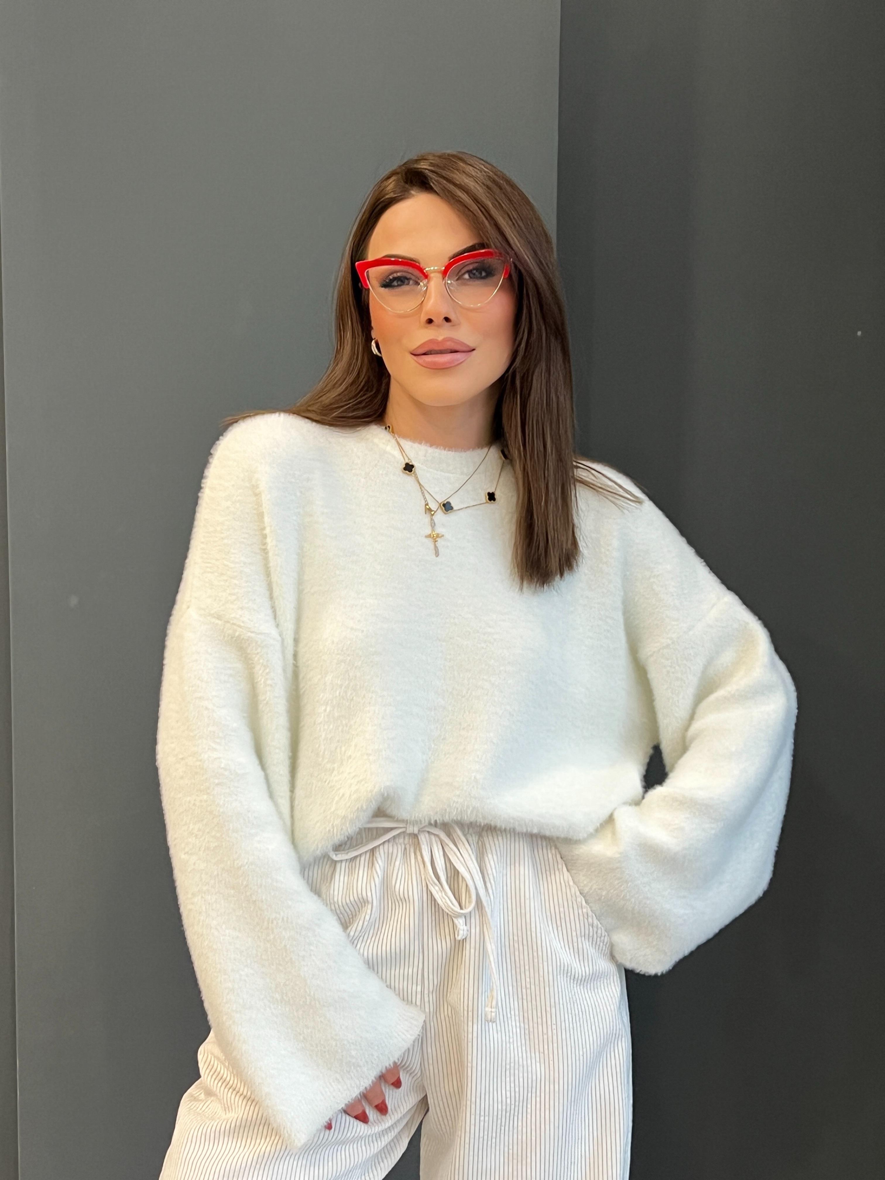 EKRU GENİŞ KOL DETAYLI MARKA MODEL YUMOŞ KAZAK 