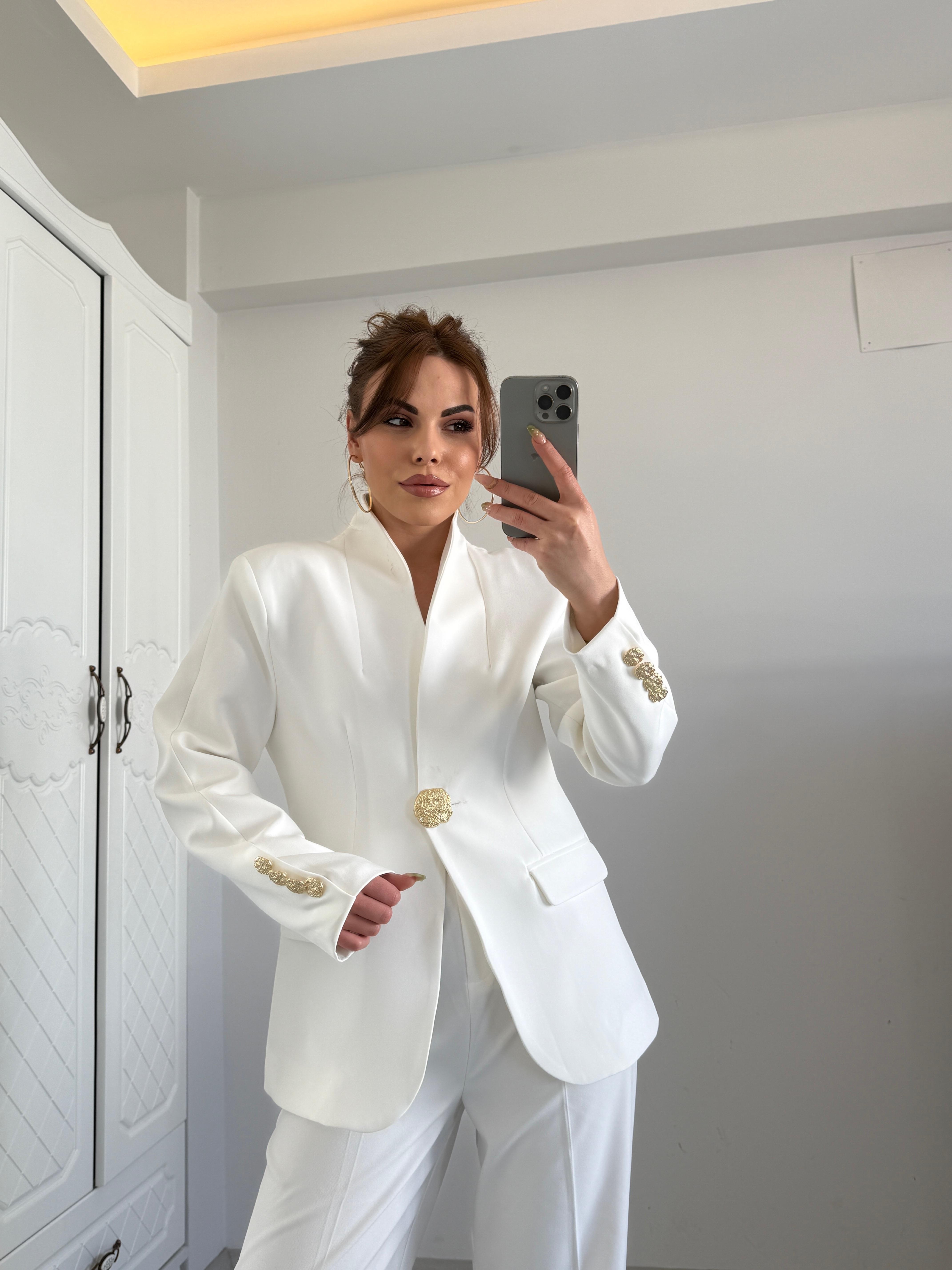 GOLD DÜĞMELİ TASARIM CEKET BEYAZ