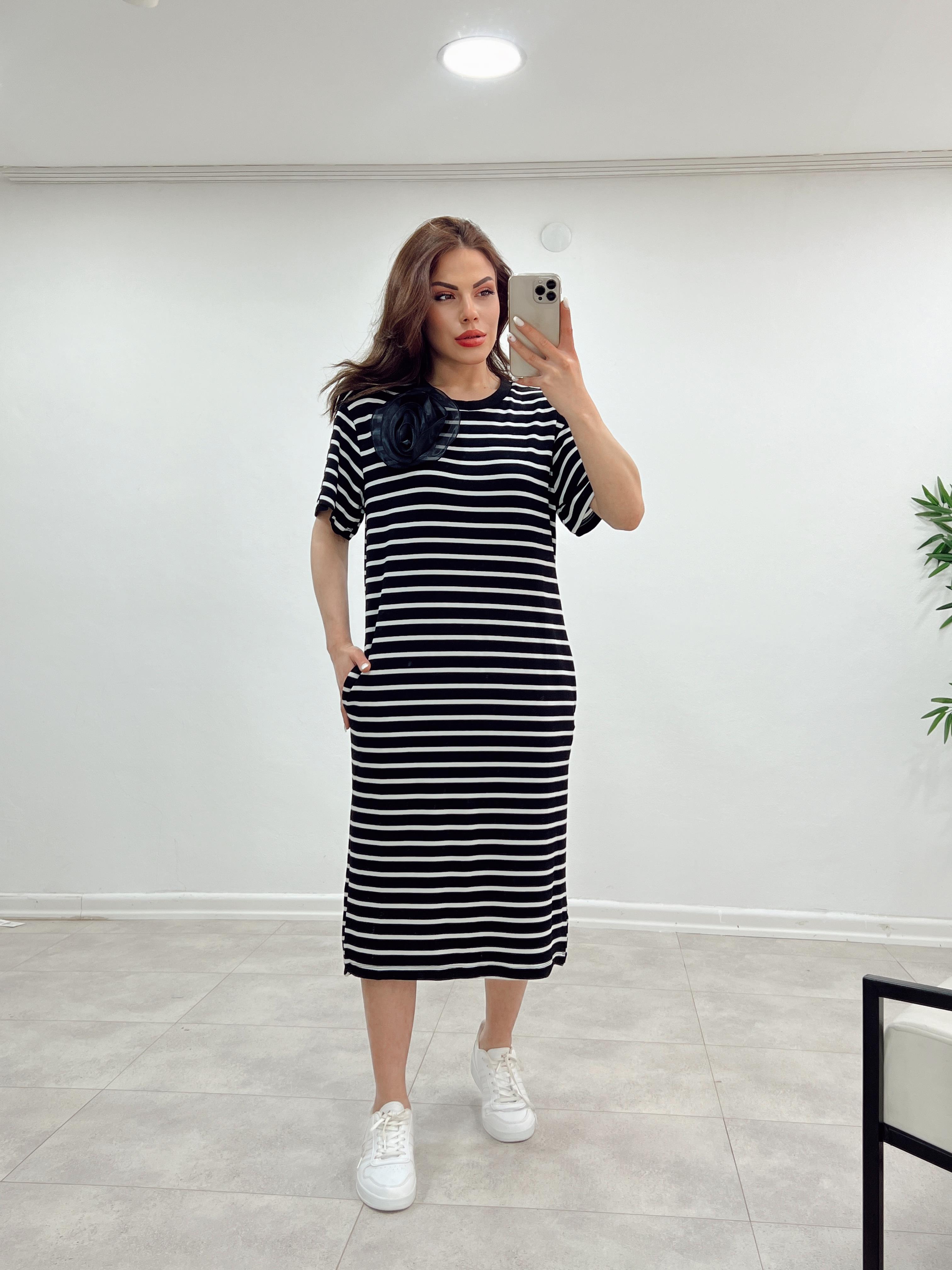 GÜL DETAYLI BASİC ÇİZGİLİ ELBİSE