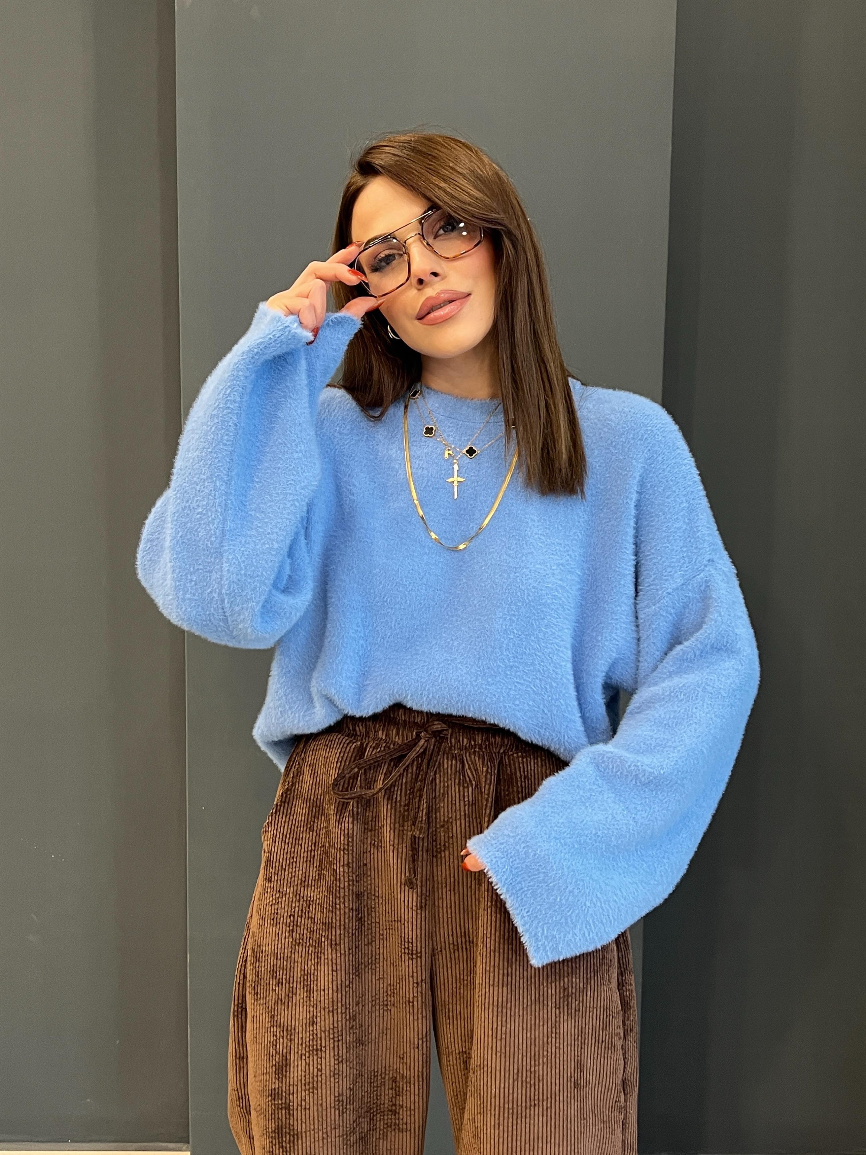 MAVİ GENİŞ KOL DETAYLI MARKA MODEL YUMOŞ KAZAK 